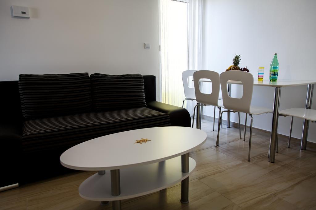 Nemira Sunny Apartments Omiš Rum bild